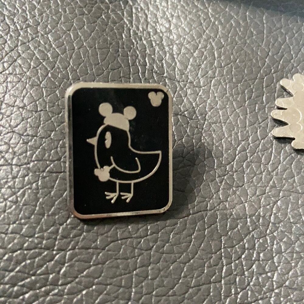 Disney Hidden Mickey Duck Pin